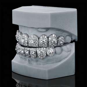 Grillz de Diamantes Ajustables de Alta Demanda para Dientes Superiores e Inferiores, Ajuste Cómodo, Disponibles a un Precio Competitivo - Product Image 3