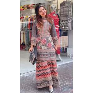 Superbe ensemble Salwar Kameez gris en polyester avec haut et dupatta imprimés numériquement, taille M, idéal pour les soirées - Product Image 1