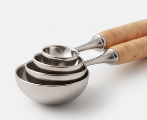 Cucharas Medidoras Modernas de Plata Pulida con Mangos de Madera, Diseño Elegante, Perfectas para Hornear y Cocinar - Product Image 2