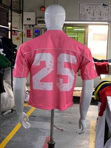 Nouveauté : T-shirts vintage pour hommes coupe ample et oversize, avec logo personnalisé imprimé, en tissu 100% maille, col en V, style football court - Product Image 3