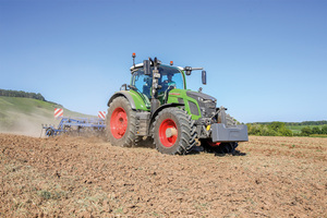 Tracteur Fendt 933 Vario haute puissance 4x4, 330 CV, moteur diesel agricole, machine agricole robuste, efficace pour le travail sur le terrain, prêt à l'emploi. - Product Image 6