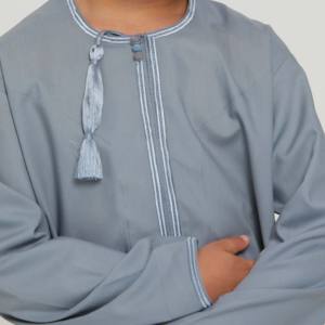 Venta al por mayor de Abayas Bisht de Dubái de alta calidad para niños musulmanes, tallas grandes, Thobe árabe para Eid, Túnica saudí 100% algodón - Product Image 3