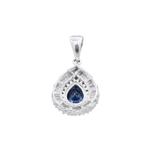 จี้เพชรทรงบาแก็ตต์ประดับไพลินสีน้ำเงินธรรมชาติ ทองคำขาว 18K แท้ ขายส่ง เครื่องประดับชั้นดี Memoria Jewels - Product Image 3
