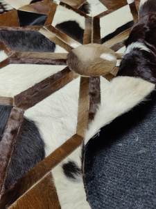 Tapis d'intérieur faits à la main en cuir de vachette de qualité supérieure, patchwork rayé, antidérapant, adaptés aux animaux domestiques, faible hauteur de poils, qualité d'exportation, fabriqués en Inde - Product Image 2