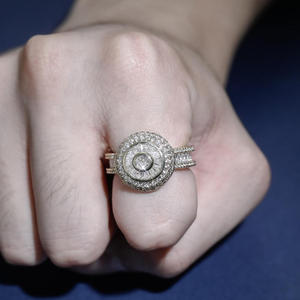Bague géométrique en diamant de laboratoire de luxe en argent sterling 925 avec pierre centrale ronde pour revendeurs de bijoux - Product Image 1
