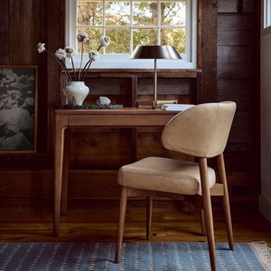Lámpara de Mesa Metálica Auric Horizon con Pantalla Ancha de Hierro Cepillado, Base de Diseño Robusta, Iluminación Ambiental Cálida para Interiores de Lujo - Product Image 6