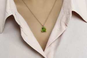 Colgante de Peridoto 100% Natural con Engaste Vintage en Plata de Ley S925, Corte Trillón, Cadena de Joyería, Regalos - Product Image 6