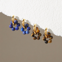 Boucles d'oreilles Huggie vintage en acier inoxydable plaqué or 18 carats avec pierres naturelles Lapis Lazuli et Œil de Tigre, motif corde torsadée, cadeau pour femme