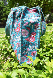 Sac fourre-tout en coton matelassé fait main, motif ethnique imprimé à la main aux couleurs vives - Product Image 5