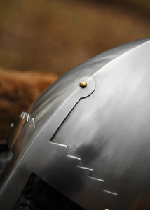 Casque de Chevalier Médiéval Fait Main, Coiffe Métallique Décorative pour Collections, Costumes, Accessoires de Films et Présentations d'Événements - Product Image 3