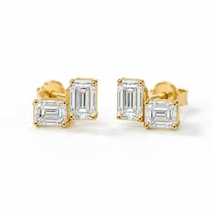 Boucles d'oreilles solitaires en diamant de laboratoire de 1 carat chacun, taille émeraude, couleur EF, en argent 925 pour femmes et filles - Product Image 3