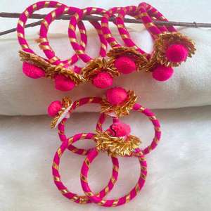 Brazaletes tradicionales de diseño estilo Rajasthani con bordados de hilo y gota para Barat, Sangeet y Mehndi. - Product Image 2