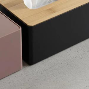 Porta pañuelos rectangular con base de plástico negro y tapa de madera clara, accesorio elegante y funcional para comedor al aire libre y uso en patio. - Product Image 4