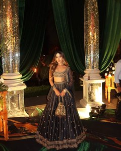 Conjunto de Lehenga Choli Negro Bordado con Dupatta de Trabajo Elaborado, Cuello en V, para Fiesta Nupcial, Ropa India Pakistaní - Product Image 2