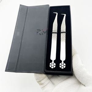 Pinzas para Extensión de Pestañas RMI Super Ranking Product Flower Bottom Designs, Acero Inoxidable, Agarre de Diamante, Punta Mate a 90 Grados - Product Image 2