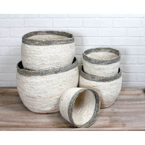 Cesta de almacenamiento de organizador decorativo de mimbre tejida a mano - Product Image 1