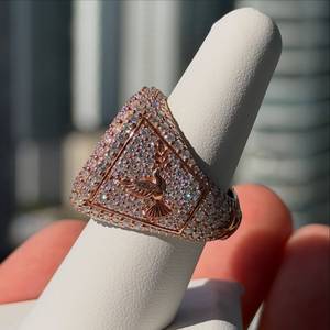 Maßgefertigter Geometrischer Moissanit-Verlobungsring Quadratischer Halo Roségold-Plattiert 1 Zoll Erinnerungsschmuck VVS1 Moissanit-Steine - Product Image 2