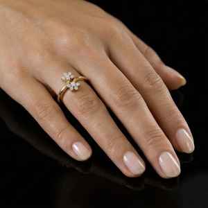 Anillo de lujo con diamantes cultivados en laboratorio, corte redondo, diseño floral, para mujer, oro sólido de 14K, regalo de boda para parejas - Product Image 4