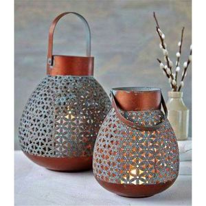 Lanterne suspendue rustique en cuivre avec motif floral découpé, porte-bougie décoratif en métal pour intérieur, extérieur, jardin, fête, centre de table - Product Image 1