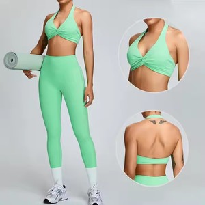 Conjunto de sujetador deportivo halter con diseño cruzado en la parte delantera, color verde menta, cintura media elástica, sin costuras, 2 piezas, a cuadros, transpirable, ecológico, para fitness. - Product Image 4