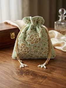 Sac à main Potli brodé de perles à bas prix pour femmes avec fermeture à cordon, idéal pour les soirées, les mariages et les tenues de fête - Product Image 4