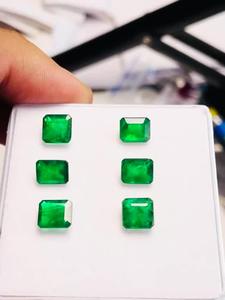 พลอยมรกตแซมเบียธรรมชาติทรงเหลี่ยม 6 เม็ด น้ำหนัก 6.85 กะรัต สีเขียวพรีเมียม คุณภาพเยี่ยม พลอยคุณภาพดีเข้าชุดกัน ได้รับการรับรองจาก IGI แพ็คล็อต - Product Image 4