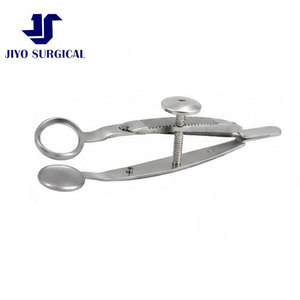 คีมจับกระจกตาแบบมืออาชีพ ยี่ห้อ Lambert รุ่น Chalazion Forcep ขนาดเล็ก 3 5/8 นิ้ว พร้อมสกรูล็อคแบบหมุนและด้ามจับแบบแบน - Product Image 5
