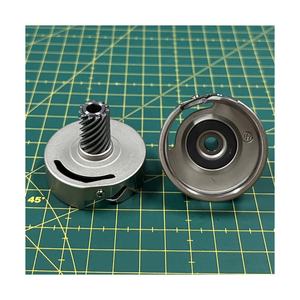 Q6A0704000 Crochet de navette PIÈCES DE MACHINE À COUDRE DOMESTIQUE POUR SINGER - Product Image 1