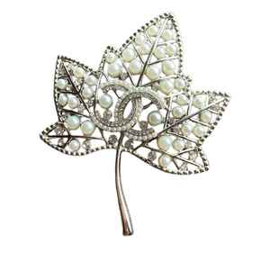 Broche de luxe en feuille d'argent avec perles et strass, élégante, pour revers, bijou de mode formel - Product Image 2