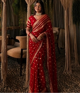 KV Women's Woven Bollywood Viscose Rayon <b>Saree</b> (<b>Red</b>) - Product Image 2