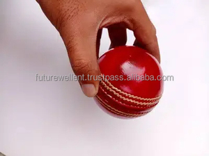 Balle de cricket en cuir rouge pour le sport, meilleure qualité, vente en gros, balles de cricket pour l'exportation fabriquées au Pakistan - Product Image 3