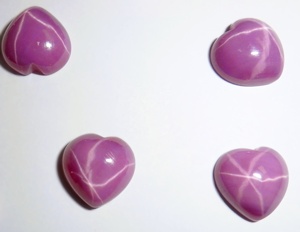 Rubis étoilé taille cœur 12x12 mm 8,5 carats, cabochon opaque poli créé en laboratoire avec effet étoile à 6 branches pour la fabrication de bijoux - Product Image 3