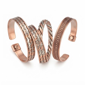Brazalete de Lujo con Logotipo Personalizado, Metálico, Trenzado, Abierto, Estilo Vintage, Chapado en Oro, Ajustable, para Hombre y Mujer - Product Image 4