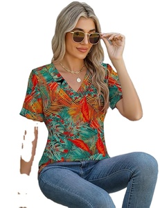 Camisetas con cuello en V para Mujer | Tops holgados de manga corta | Tela suave ligera | Camisetas casuales para la comodidad de primavera y verano - Product Image 4