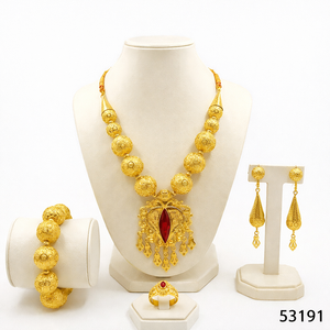 Collier élégant pour femme MOLL JEWELLERS en laiton plaqué or avec zircon naturel, chaîne torsadée et motif feuille, certifié par une tierce partie - Product Image 1