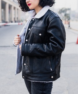 Veste en cuir noir doublée de style aviateur pour femme, vêtements d'extérieur d'hiver, col en fausse fourrure, look motard chaud, coton - Product Image 5