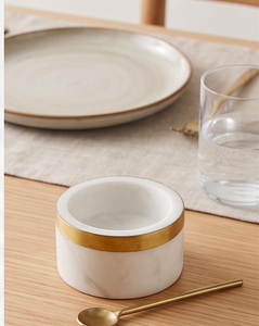 Salero de cerámica con ribete dorado y juego de cucharas. Solo lavar a mano. Vajilla elegante para cocina y mesa. - Product Image 2