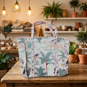 Sac fourre-tout en coton matelassé imprimé à la main en Inde, sac à bandoulière pour femme avec imprimé safari jungle et léopard, vente en gros - Product Image 2