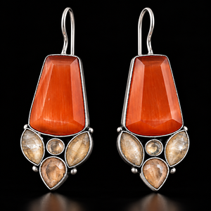 Boucles d'oreilles pendantes vintage en laiton argenté oxydé |   Bijoux ethniques bohèmes de style statement pour mariage, coupe poire |   Boucles d'oreilles artisanales en gros - Product Image 4
