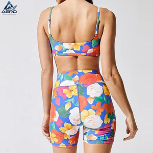 Conjunto de 2 piezas de pantalones cortos deportivos para gimnasio, sublimados, con color y estampado personalizados, el mejor conjunto deportivo para mujer. - Product Image 4