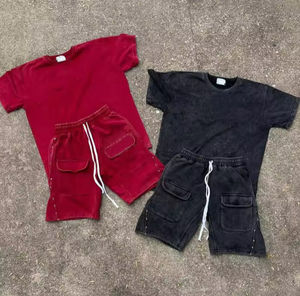 Ensemble de survêtement d'hiver personnalisé décontracté en coton délavé, avec rivets, appliqués vintage et broderies, comprenant un t-shirt et un short à séchage rapide 100% coton - Product Image 2