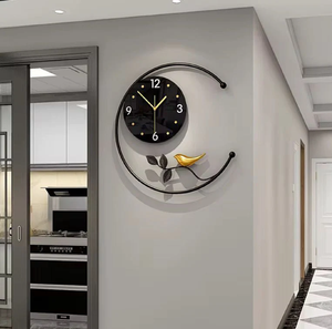 Horloge murale en métal de qualité supérieure qui améliore l'harmonie visuelle, un design sophistiqué qui crée un look intérieur raffiné. - Product Image 1