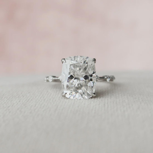 Bague de fiançailles en diamant de laboratoire allongé de 2 carats, certifiée IGI, avec pavé, plaqué or 18 carats, bijou de luxe pour cadeau et soirée - Product Image 1