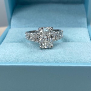 Anillo de Compromiso con Diamante Cultivado en Laboratorio, Corte Radiante de 5 Quilates, Certificado IGI, Oro Blanco de 14K, Chapado en Oro, Halo Oculto, Solitario, Regalo para Mujer - Product Image 1