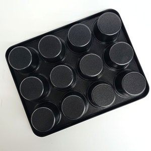 Plaque de cuisson professionnelle 12 cavités pour muffins et cupcakes, revêtement antiadhésif double face, en acier au carbone robuste, compatible four - Product Image 2