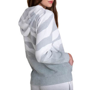 ออกแบบโลโก้ตามสั่ง เสื้อกันหนาวน้ำหนักเบาแต่ให้ความอบอุ่น ปี 2026 สำหรับขายส่ง พร้อมแขนยาวและวัสดุเนื้อนุ่ม สำหรับผู้หญิงใส่ในฤดูหนาว - Product Image 3