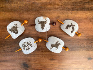 Personnalisé Premium Laser Gravure Vachette avec Bois Bâton Ovale Épingle à Cheveux Barrette En Cuir Véritable Dame Cheveux Bâton Barrette - Product Image 3