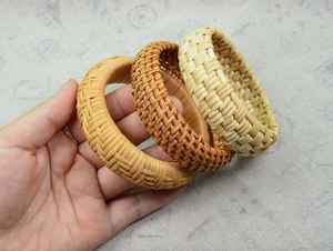 Brazalete Hecho a Mano de Madera y Metal, Joyería de Madera Natural para Mujer, Accesorio de Moda Ecológico, Artesanía de Resina - Product Image 5