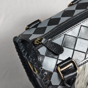 Bolsa de lona de cuero, bolso de lujo hecho a mano, diseño con patrón geométrico, panel de cuero vacuno, bolso de cuero duradero - Product Image 4