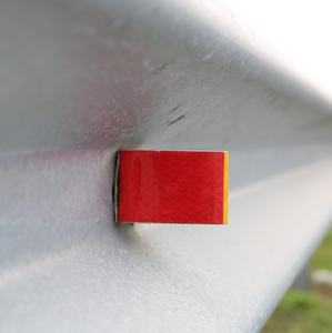 Protection d'autoroute de piquage artificielles, avec marque de revêtement 2021 - Product Image 1